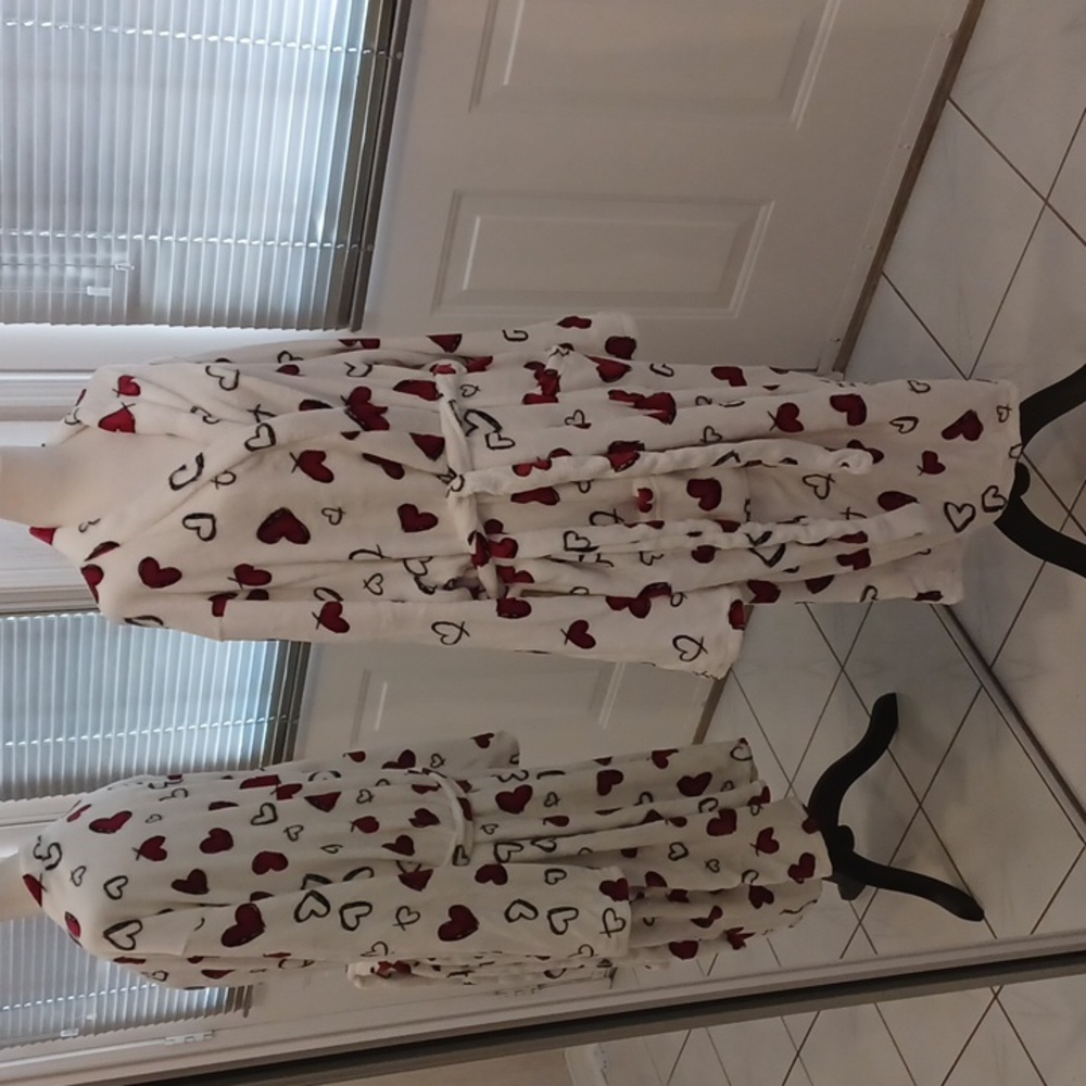 2/$70 New White With Hearts Fleece Robe/Housecoat - Size 5XL (US22)